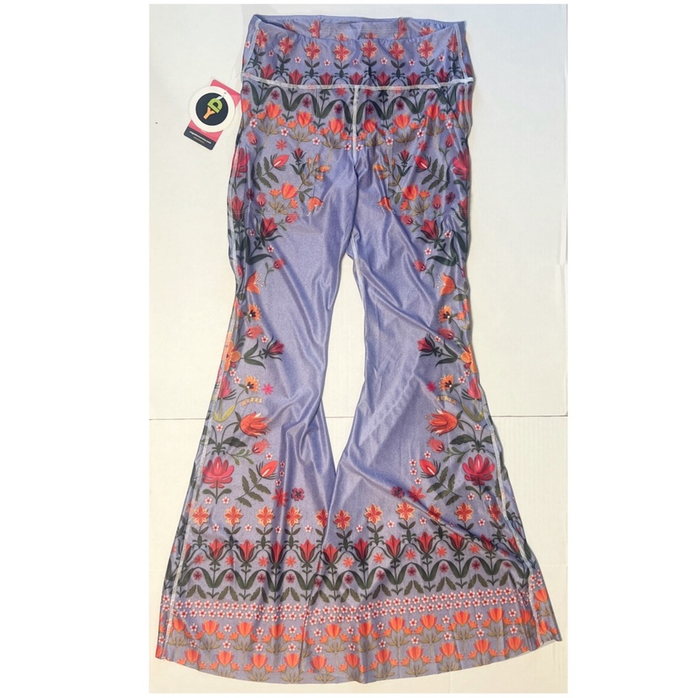•YOGA DEMOCRACY• High Waist Bell Bottoms 2.0 Leggings in Lavender Love Size L - Picture 2 of 13
